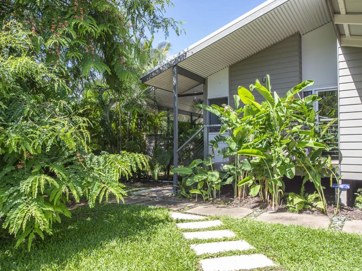 Villa Whispering Palms Nelly Bay Exterior foto
