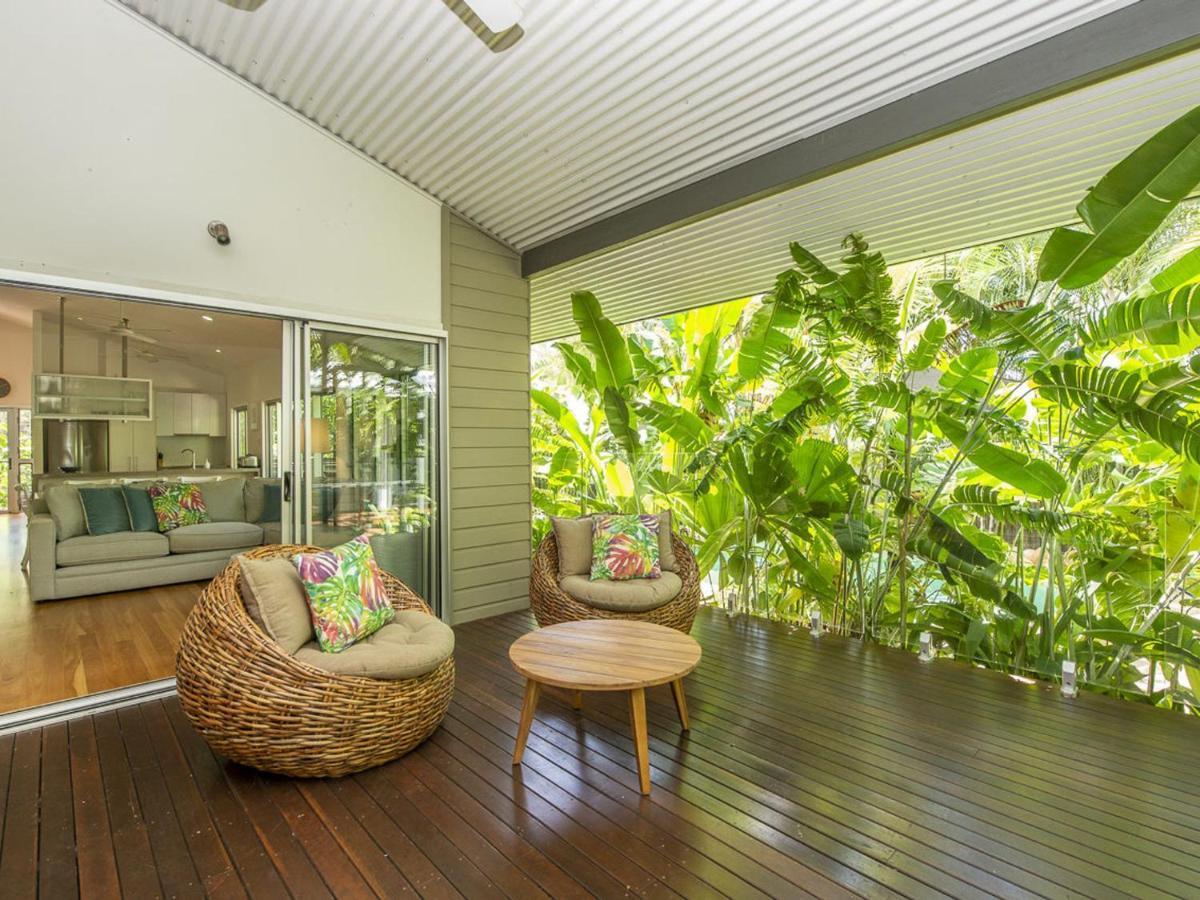 Villa Whispering Palms Nelly Bay Exterior foto